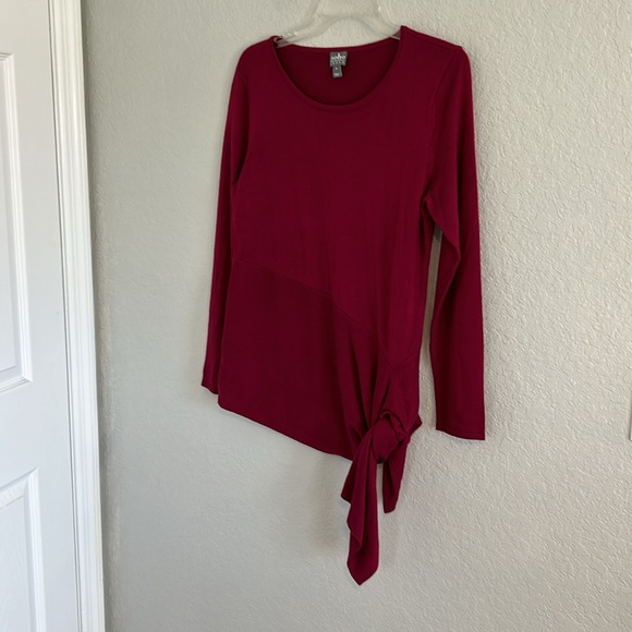 Super stylish light weight sweater - Picture 2 of 7